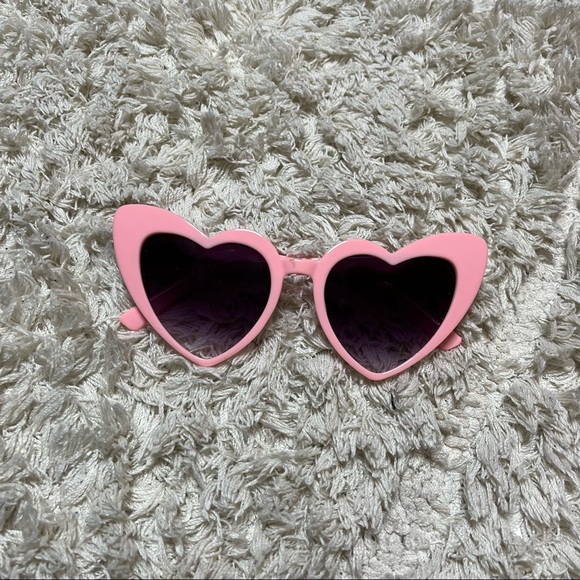 Heart shaped sunglasses - Picture 1 of 5